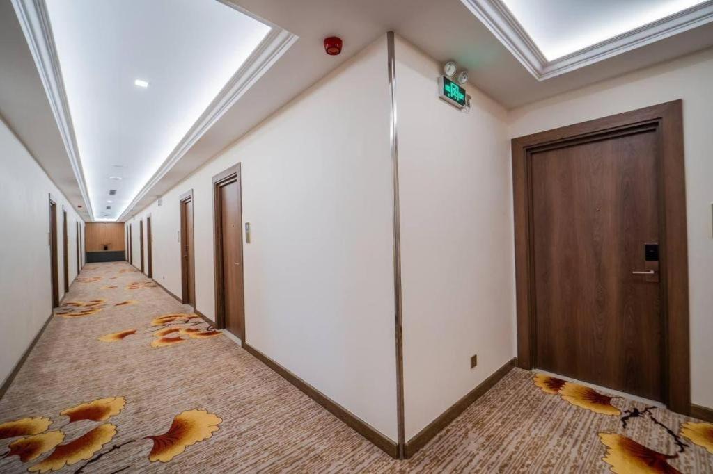 Le President Hotel Пном Пен Екстериор снимка