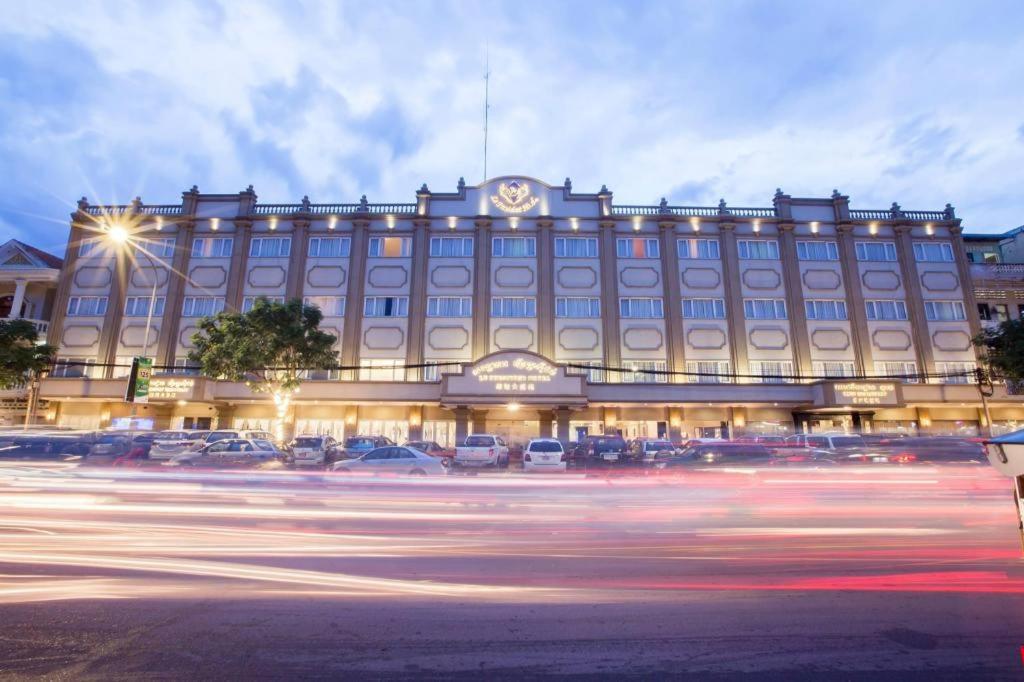 Le President Hotel Пном Пен Екстериор снимка
