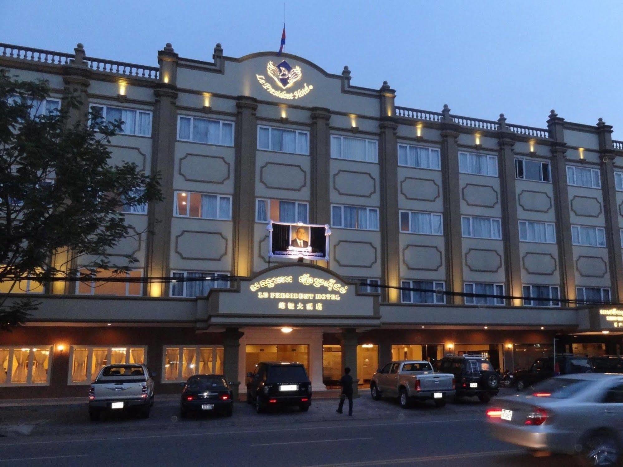 Le President Hotel Пном Пен Екстериор снимка