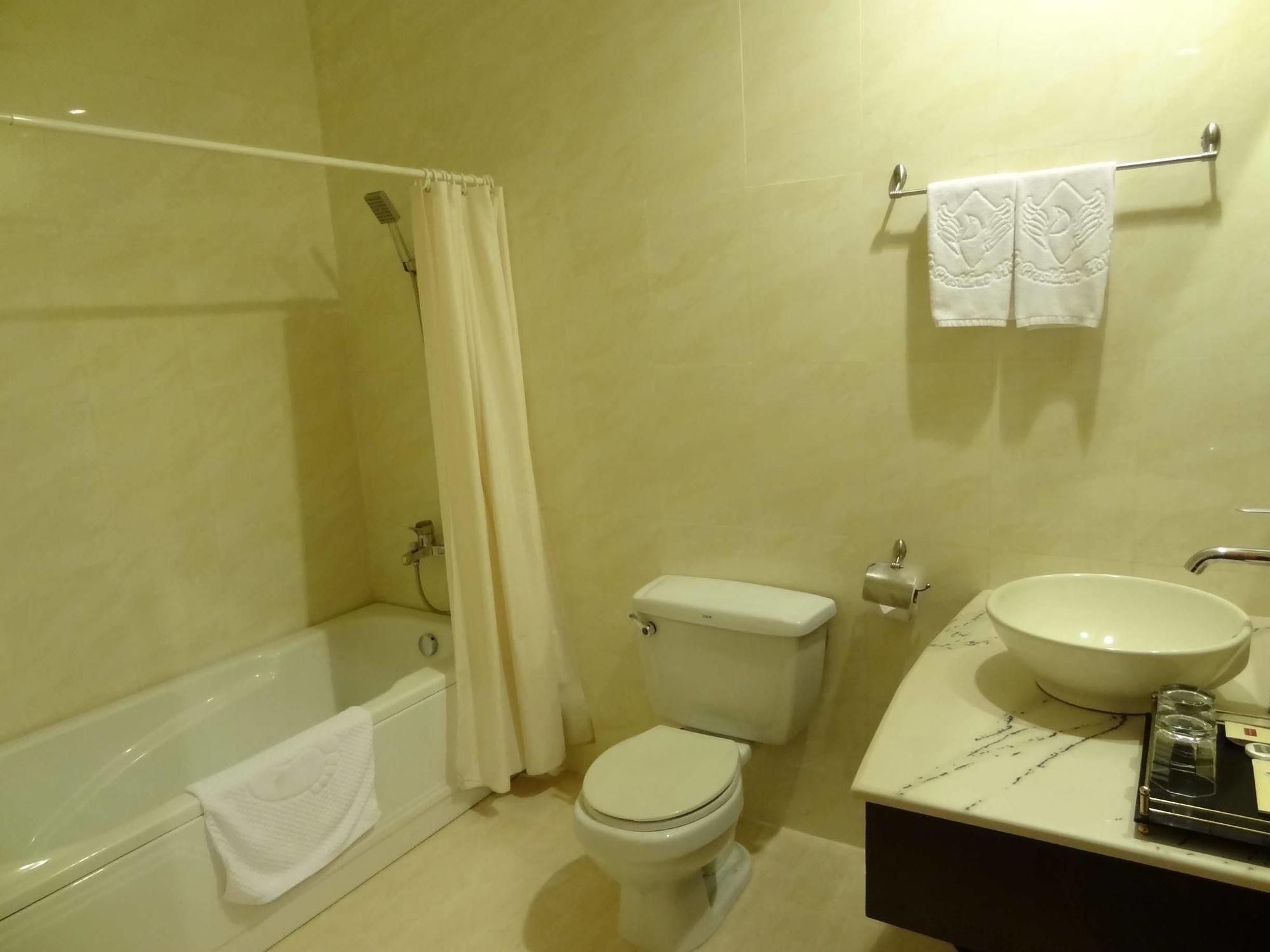Le President Hotel Пном Пен Екстериор снимка