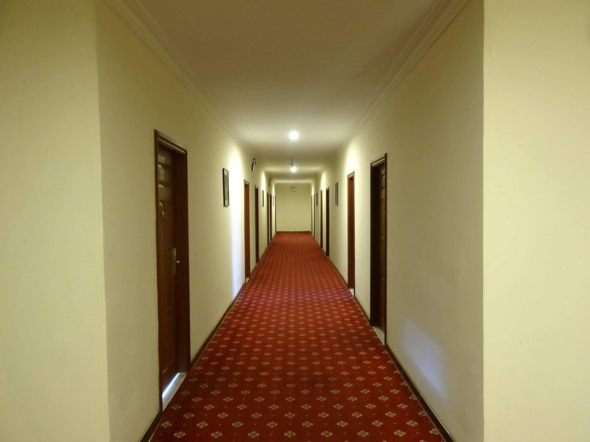 Le President Hotel Пном Пен Екстериор снимка